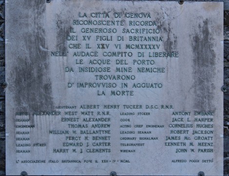Lapide commemorativa ai marinai inglesi, situata a Genova, in onore del loro sacrificio.