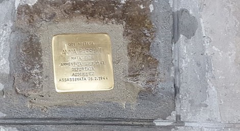 Pietra d'inciampo dedicata a Anna Passani, commemorativa della deportazione ad Auschwitz.