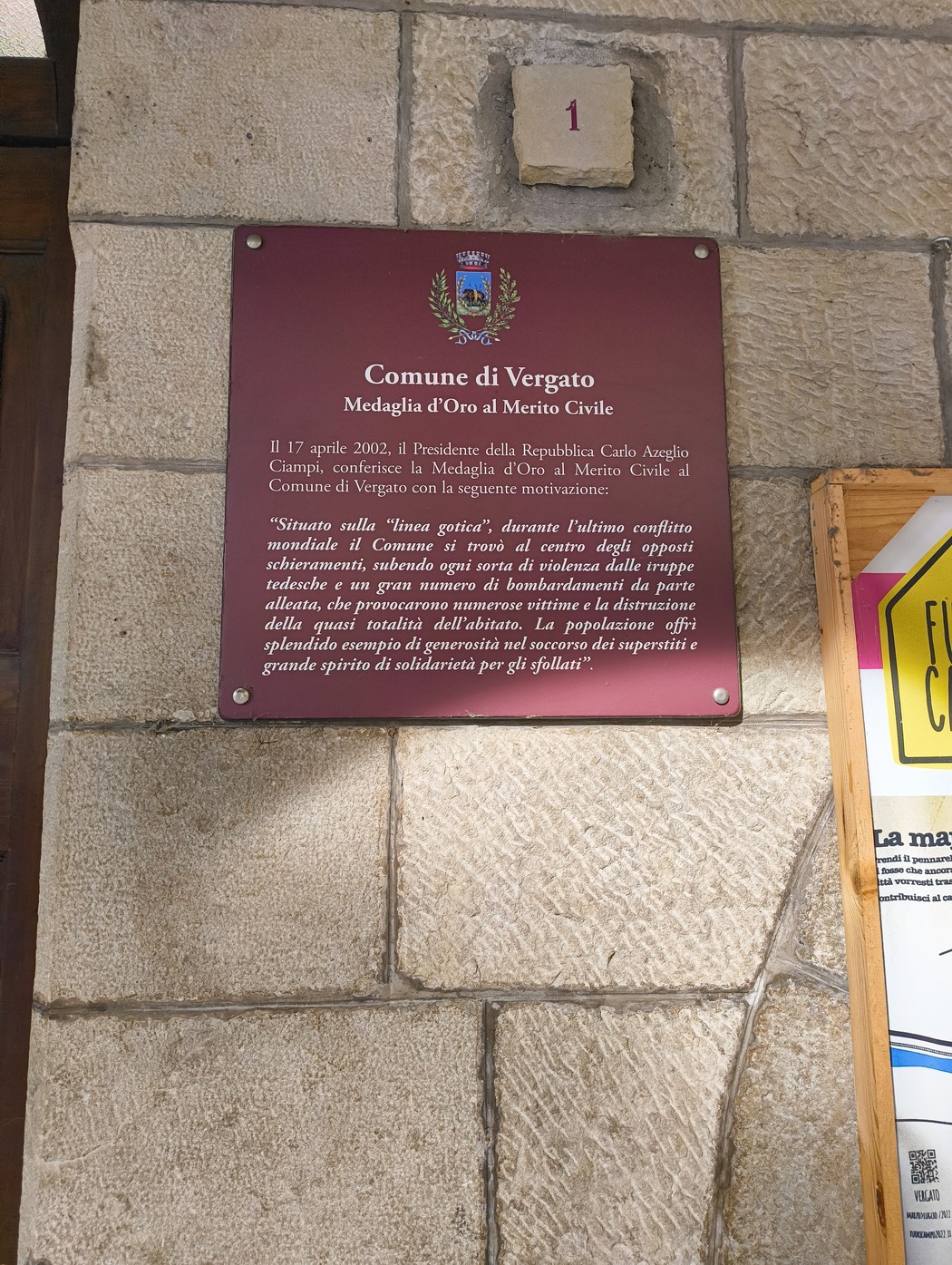 Targa commemorativa dedicata alla Medaglia d'Oro al Merito Civile del Comune di Vergato.