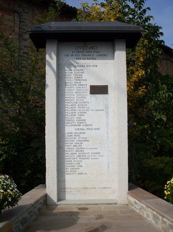 Monumento ai Caduti di Levizzano, commemorazione dei soldati delle guerre mondiali.