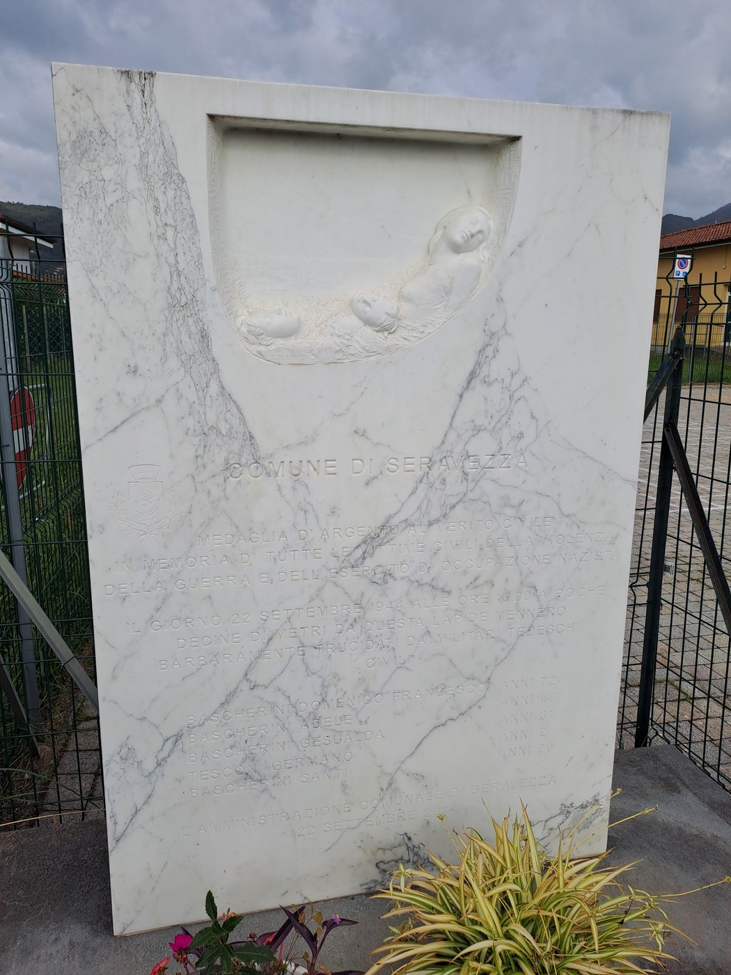 Monumento per la strage del Ranocchiaio, Comune di Seravezza (LU), foto 1