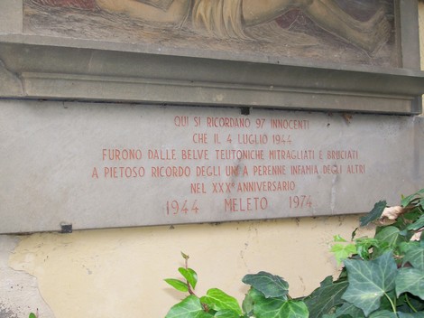 Lapide commemorativa dell'eccidio di Meleto, che ricorda gli innocenti uccisi il 4 luglio 1944.