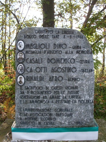 Cippo commemorativo a Meglioli, Casali, Casotti e Rinaldi, in memoria di giovani sacrificati per la libertà.