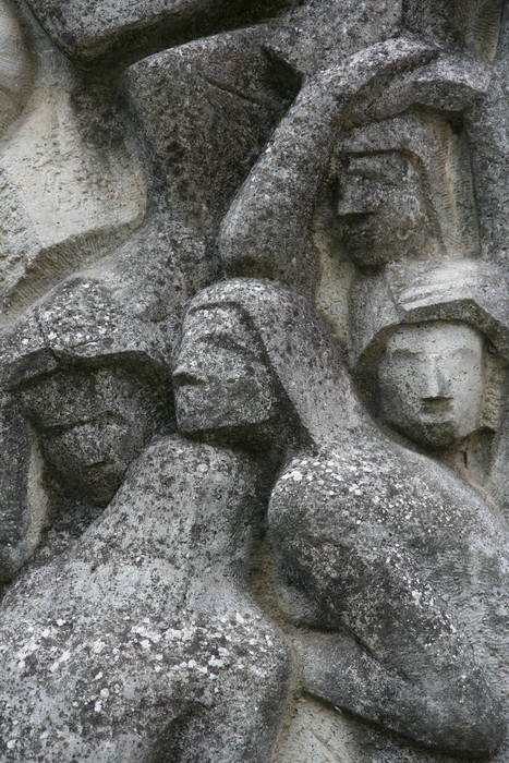 Rappresentazione artistica del Monumento ai caduti, onore ai sacrifici della provincia e memoria collettiva.