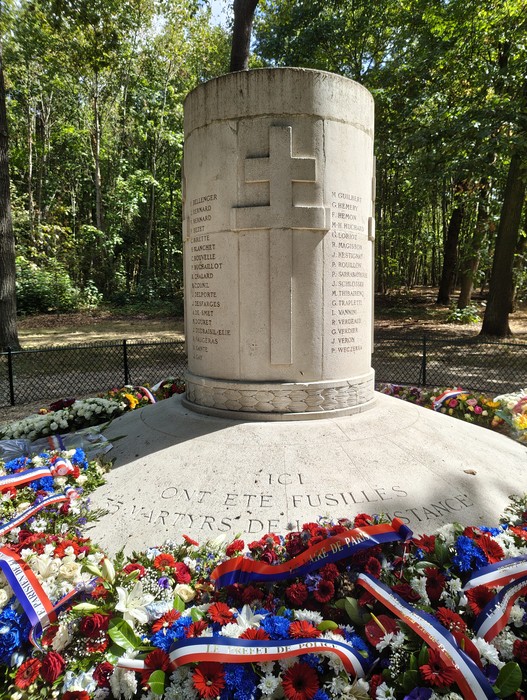 Monumento ai fucilati della cascata del Bois de Boulogne, Francia, foto 2