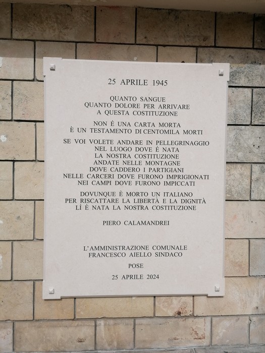 Lapidi commemorative in Piazza del Popolo, dedicate ai caduti della Seconda guerra mondiale.