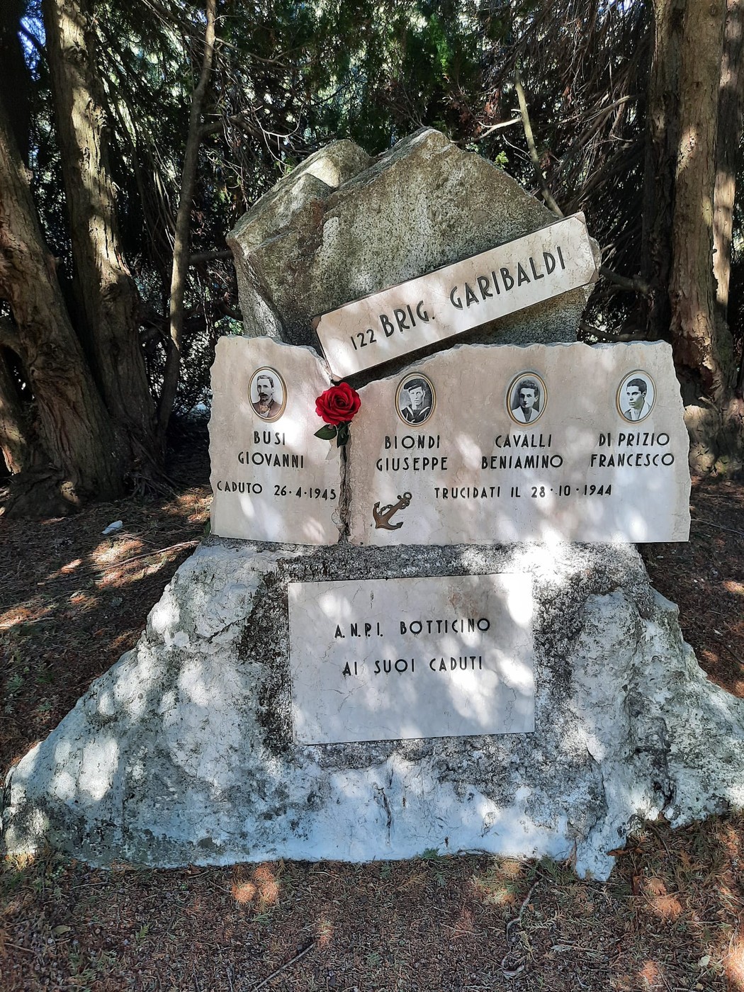 Monumento a Busi, Biondi, Cavalli e Di Prizio, Comune di Botticino (BS), foto 1