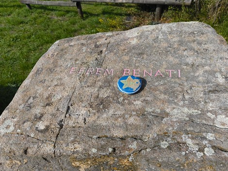 Monumento ai partigiani caduti a Monte Sabbiuno, commemorazione della resistenza e della libertà.