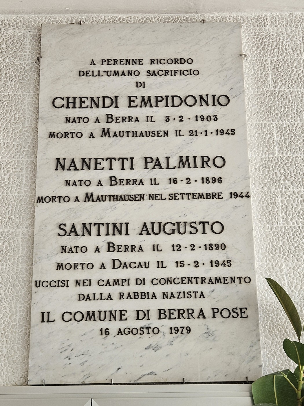Lapide a Chendi, Nanetti e Santini, Comune di Riva del Po (FE), foto 1