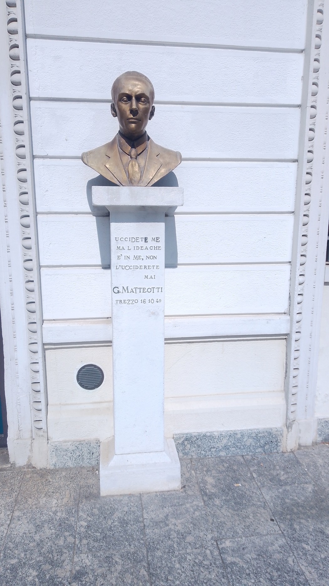 Busto a Matteotti, Comune di Trezzo sull'Adda (MI), foto 1
