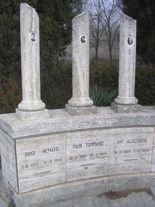 Monumento ai martiri di Montaperti, dedicato alla memoria di obiettivi innocenti della guerra.