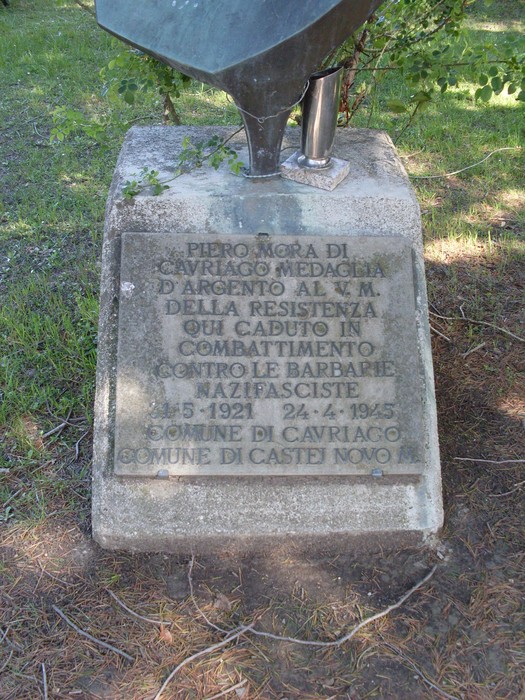 Monumento a Mora: commemorazione del resistenza e sacrificio nella lotta contro il fascismo.