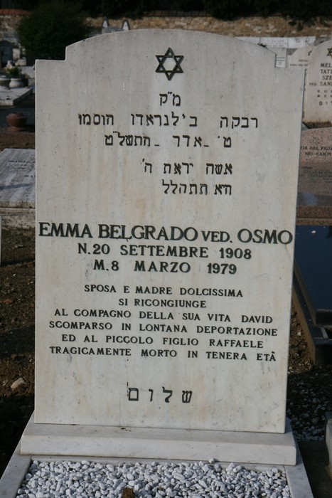 Cenotafio nel cimitero ebraico, in memoria delle vittime della deportazione. Ricordo e riflessione.
