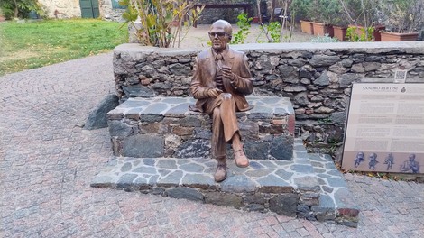 Statua a Pertini, Comune di Stella (SV), foto 1