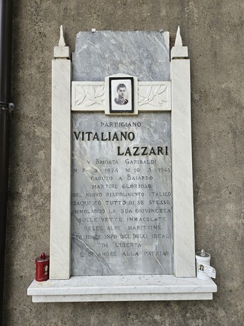 Lapide a Lazzari, Comune di Isola Dovarese (CR), foto 1