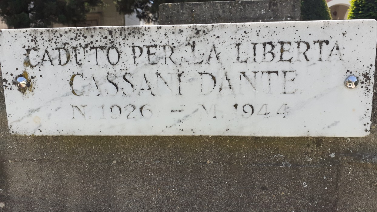 Targa commemorativa di Dante Cassani, caduto per la libertà, sepolcro di Cassani.