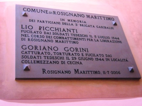 Lapide commemorativa a Picchianti e Gorini, partigiani fucilati nel 1944 a Rosignano Marittimo.
