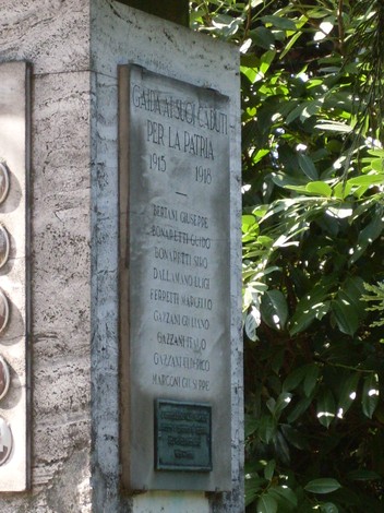 Monumento ai Caduti di Villa Gaida, dedicato ai soldati del 1915-1918.