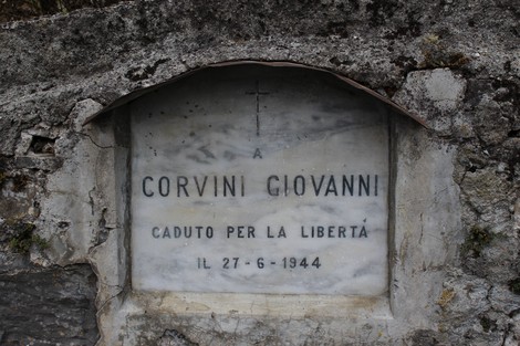 Lapide commemorativa a Giovanni Corvini, caduto per la libertà il 27 giugno 1944.
