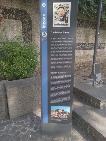 Lapide commemorativa dedicata a Quintino Di Vona, con una breve biografia e immagini storiche.