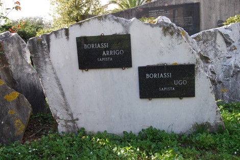Monumento nel Parco della Resistenza di Caniparola, dedicato ai partigiani Boriassi Arrigo e Ugo.