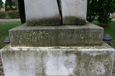 Monumento di Giovi, un'opera che celebra la storia e la memoria locale.