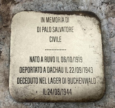 Pietre d'inciampo dedicate a Di Palo, Marinelli e Rossini, in memoria delle vittime dell'Olocausto.