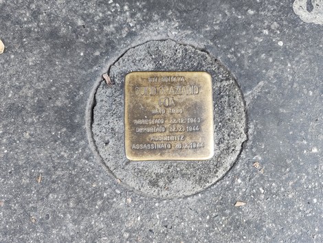 Pietra d'inciampo dedicata a Guido Graziadio Foà, commemorazione di una vittima della persecuzione nazista.