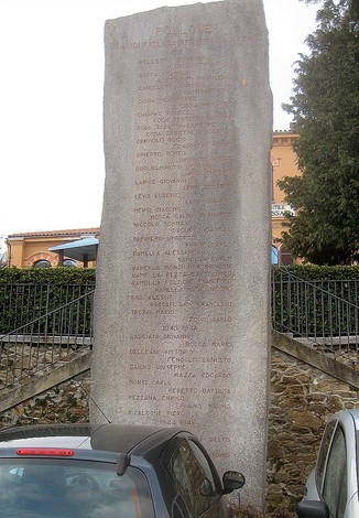 Monumento ai caduti di Pollone, in ricordo dei soldati che hanno sacrificato la vita per la patria.