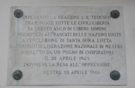 Targa commemorativa del CLN di Mestre, dedicata alla libertà e alla resistenza contro l'oppressione.