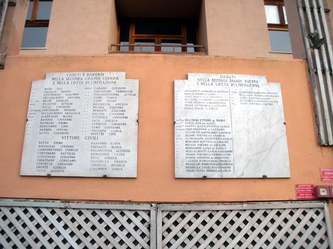 Lapidi commemorative ai caduti di Varzi, onore ai sacrifici per la libertà e la giustizia.