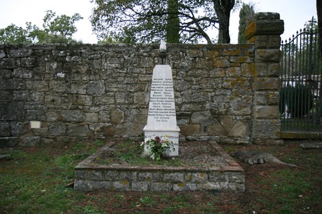Monumento commemorativo dell'eccidio di Cornia, dedicato alle vittime della violenza.