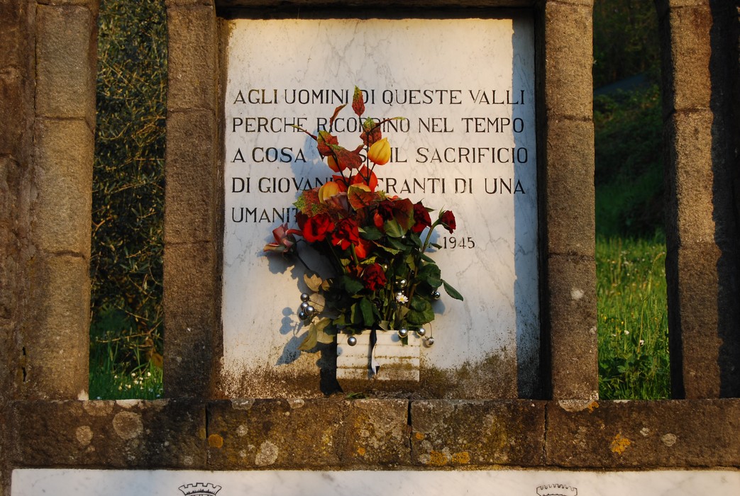 Monumento ai caduti di Caprognano, dedicato ai sacrifici degli uomini di queste valli nella guerra.