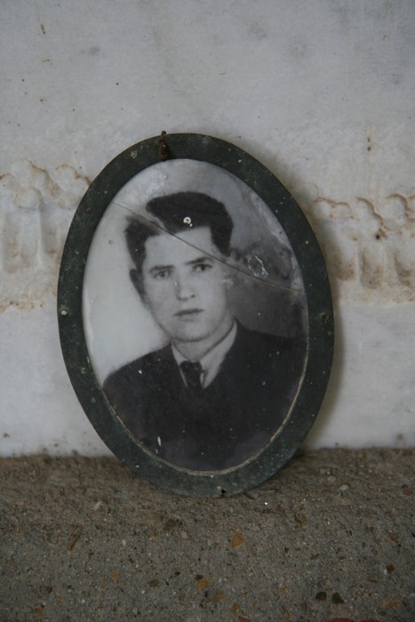 Ritratto in bianco e nero, simbolo di memoria e commemorazione dell'eccidio di San Polo.