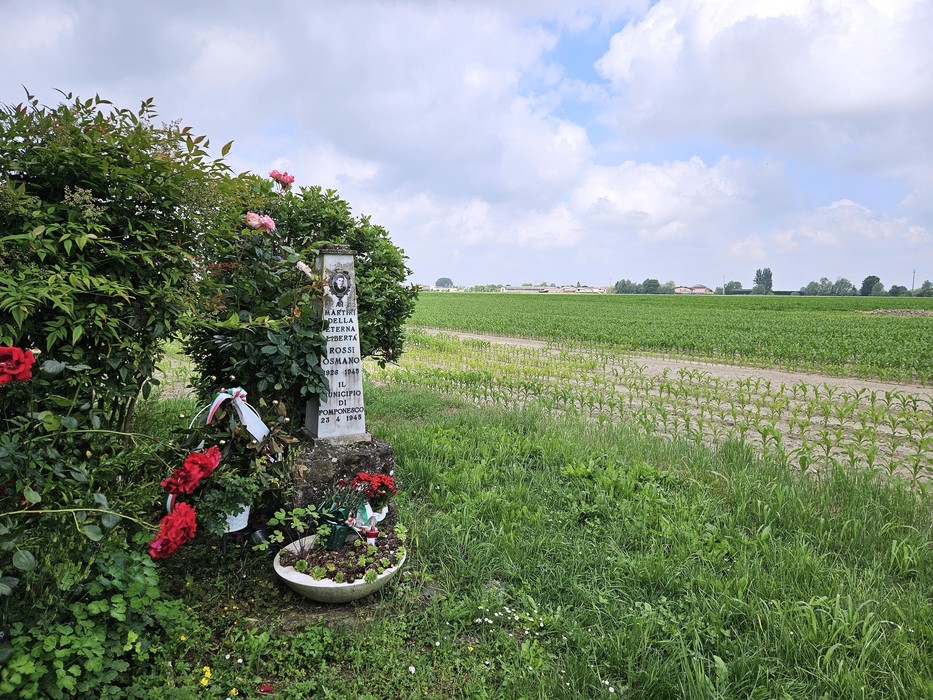 Cippo a Rossi, Comune di Pomponesco (MN), foto 3