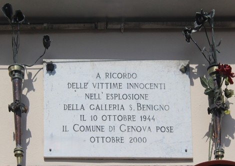 Lapide commemorativa per le vittime innocenti dell'esplosione della Galleria di San Benigno.