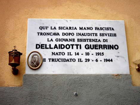 Lapide commemorativa dedicata a Guerrino Dellaidotti, vittima della repressione fascista.