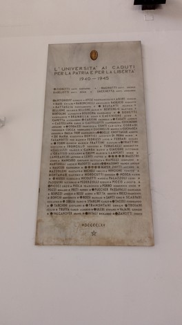 Lapide commemorativa in memoria dei caduti dell'Università degli Studi di Milano, 1940-1945.