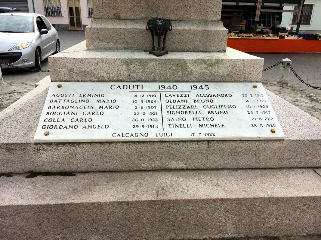 Monumento ai Caduti di Cozzo, in memoria dei soldati tra il 1940 e il 1945.