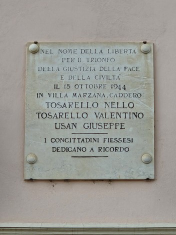 Lapide commemorativa in onore di Tosarello Nello, Tosarello Valentino e Usan Giuseppe, situata in Villa Marzana.