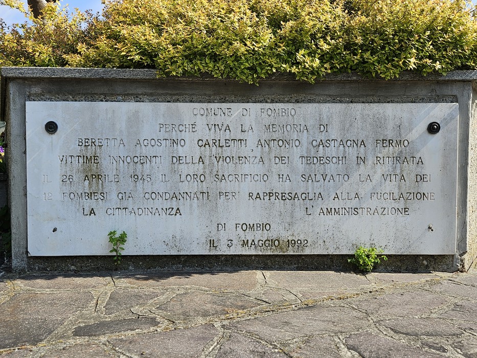 Monumento commemorativo dedicato a Beretta, Carletti e Castagna a Fombio, in memoria delle vittime della violenza.