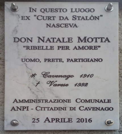Lapide commemorativa dedicata a Don Natale Motta, uomo, prete e partigiano, a Cavenago.