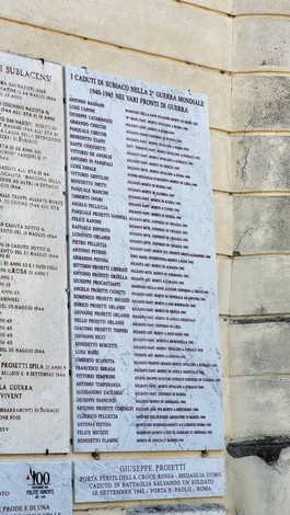 Lapidi di Subiaco che commemorano i caduti della Seconda Guerra Mondiale.