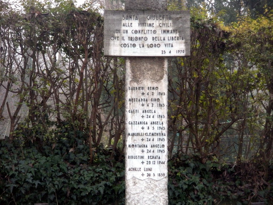 Monumento dedicato ai caduti civili di Santa Giulietta, commemorazione delle vite perse nel conflitto.