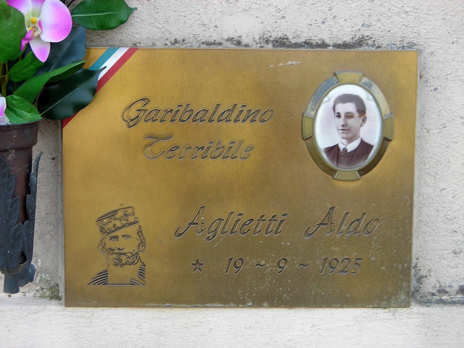 Monumento commemorativo per le vittime di Mottalciata, in onore di Aldo Aglietti.