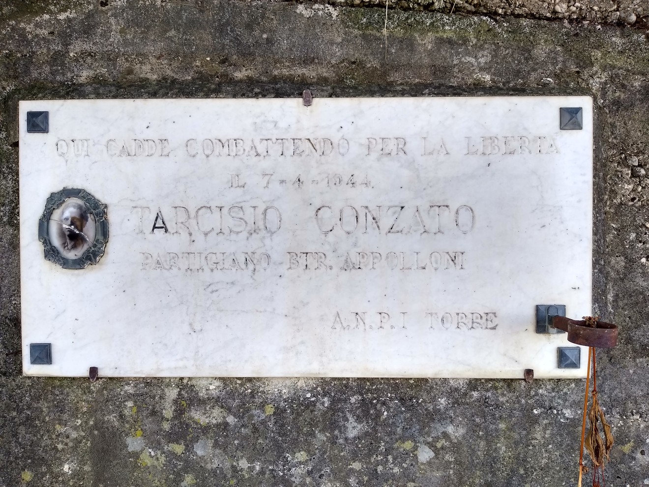 Lapide commemorativa di Marcsio Conzato, in onore del sacrificio per la libertà.