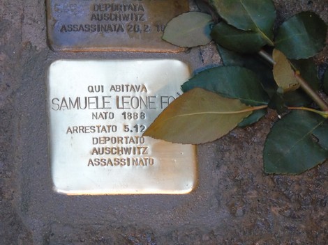 Pietre d'inciampo in memoria di Franco e Foà, commemorazione di vittime della Shoah.