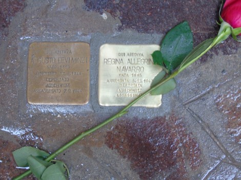 Pietre d'inciampo dedicate a Augusto Levi Minzi e Regina Allegrini Navarro, commemorazione della loro memoria.