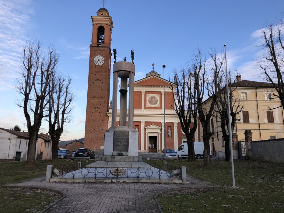 Monumento ai caduti di Rivanazzano, un tributo alla memoria in un'area storica e culturale.