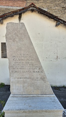 Monumento al Campo PG54, dedicato alla memoria dei soldati della Seconda Guerra Mondiale.